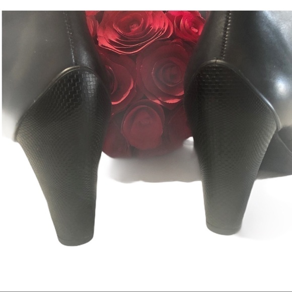 ECCO NWOB Ankle Bootie - Picture 7 of 10